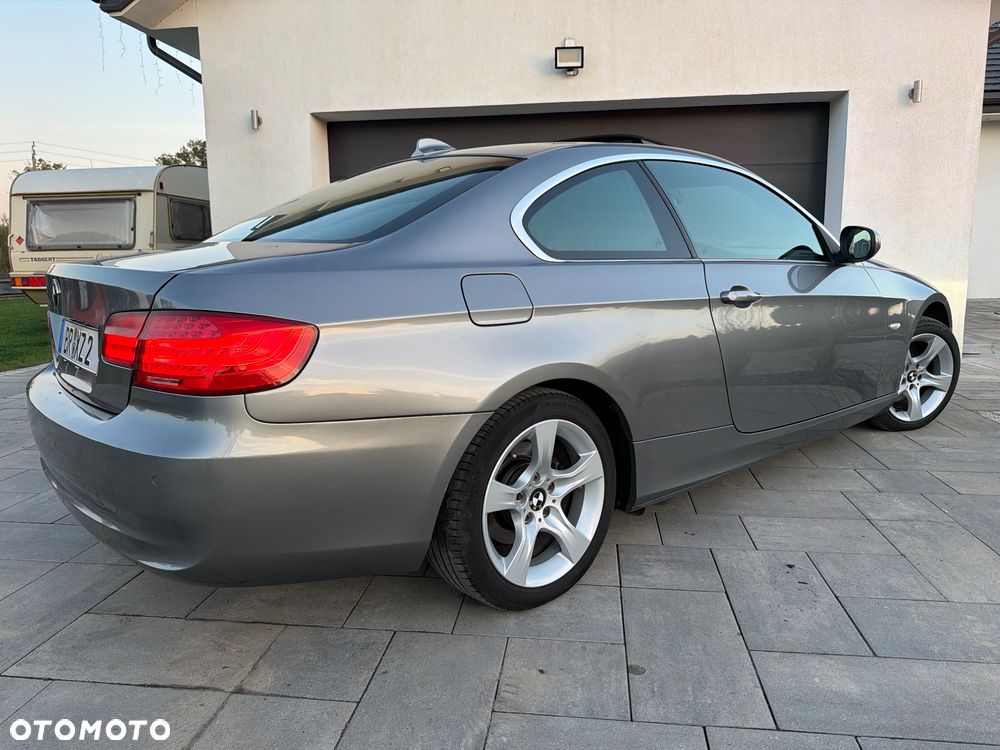 BMW Seria 3 325i xDrive Edition Exclusive - 6