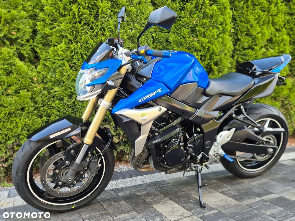 Suzuki GSR - 4