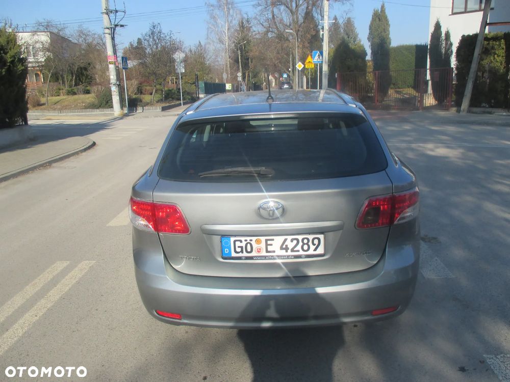 Toyota Avensis 1.8 Sol - 19