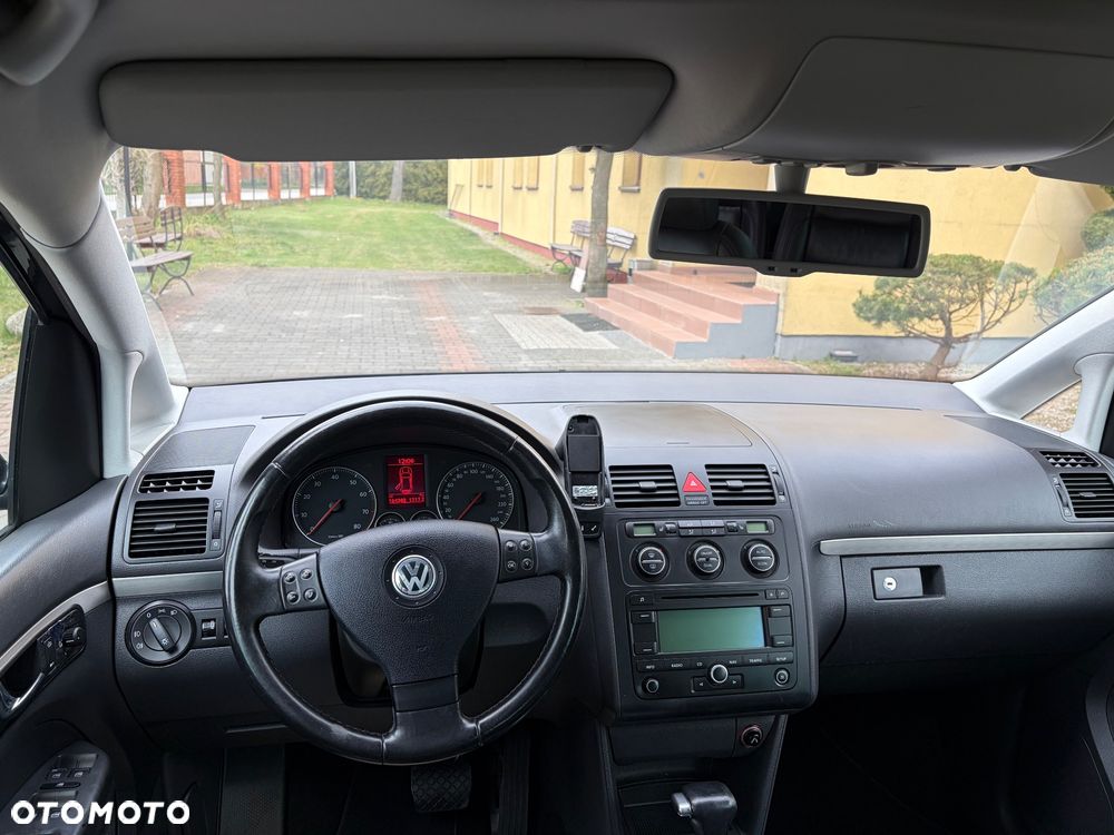 Volkswagen Touran 2.0 FSI Automatik Highline - 28