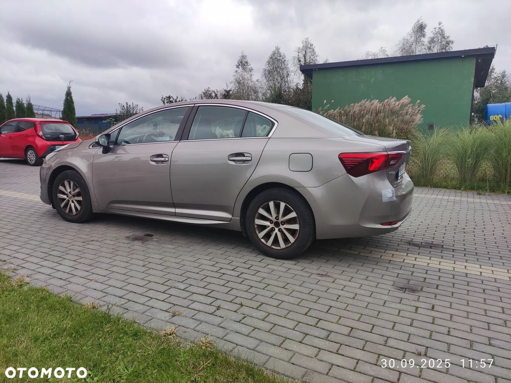 Toyota Avensis 1.6 Active - 6