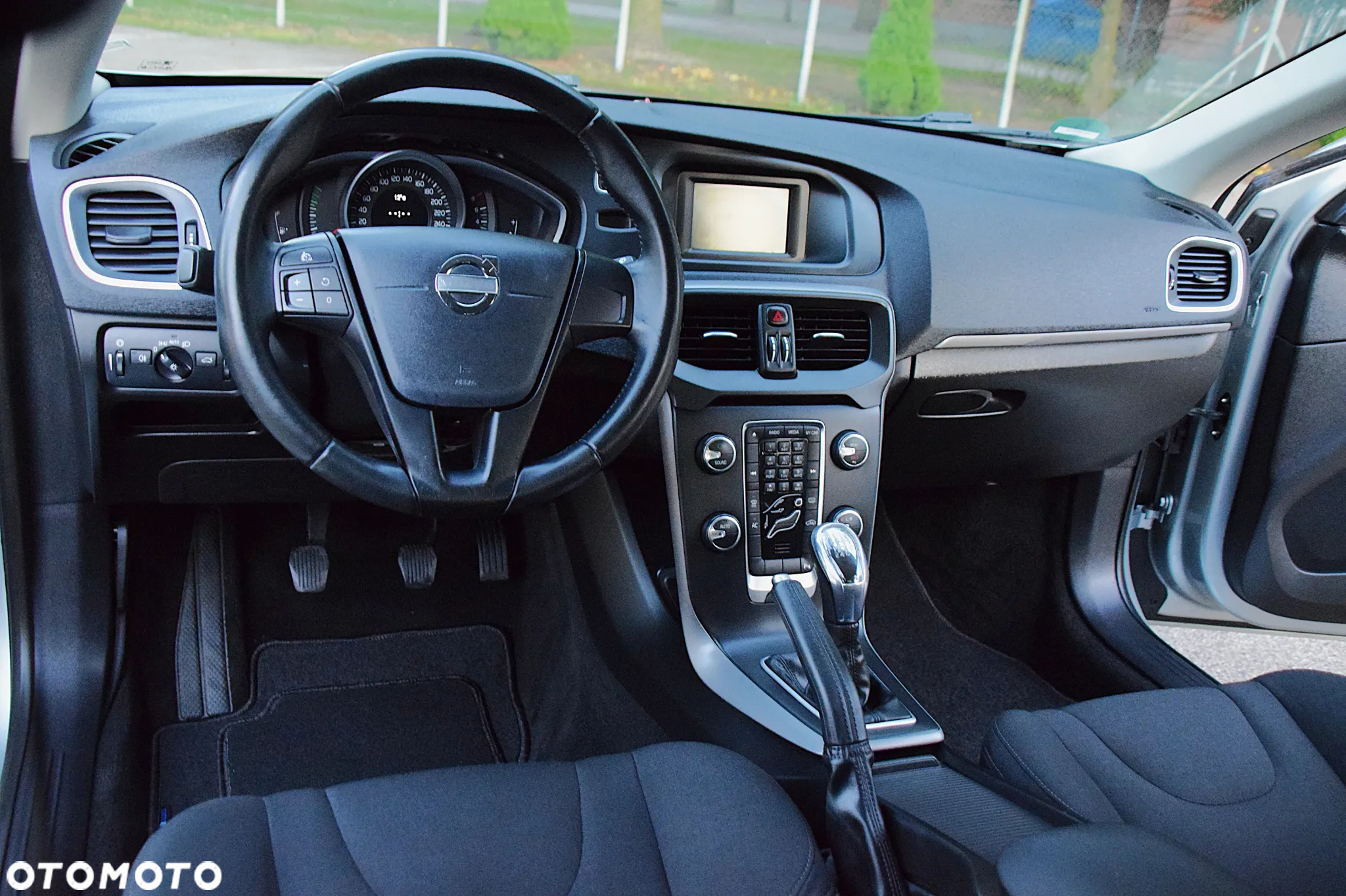 Volvo V40 T3 Momentum - 27