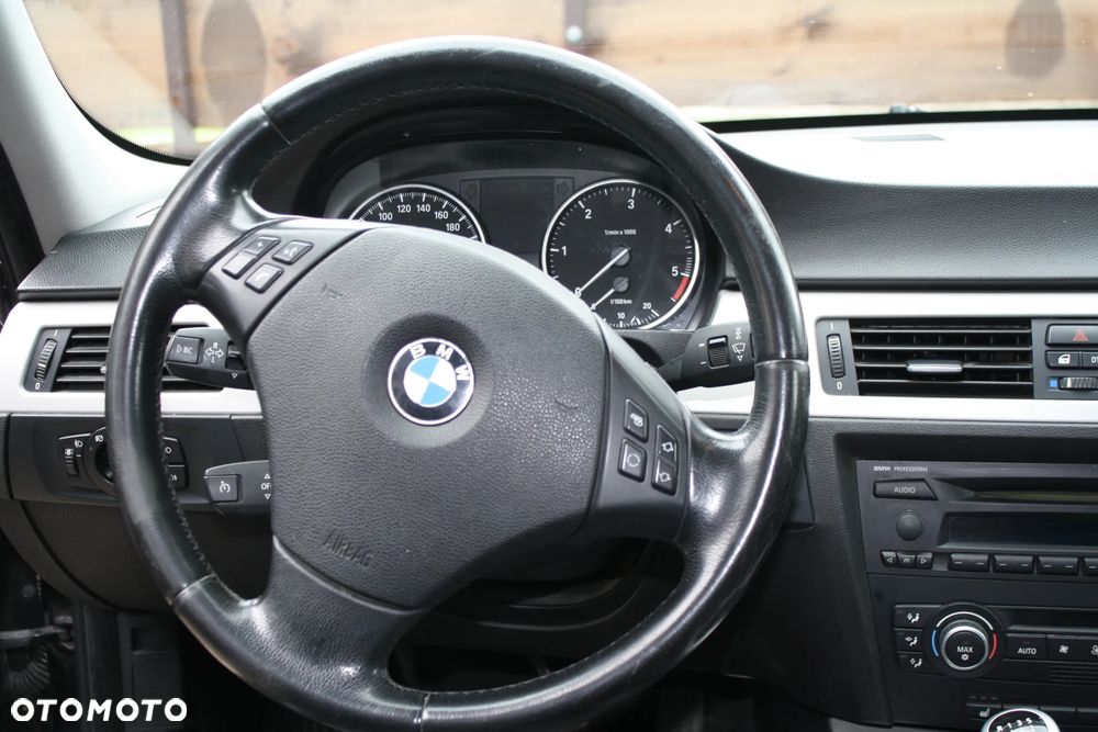 BMW Seria 3 320d - 12