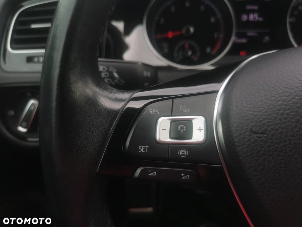 Volkswagen Golf 1.0 TSI IQ Drive - 19