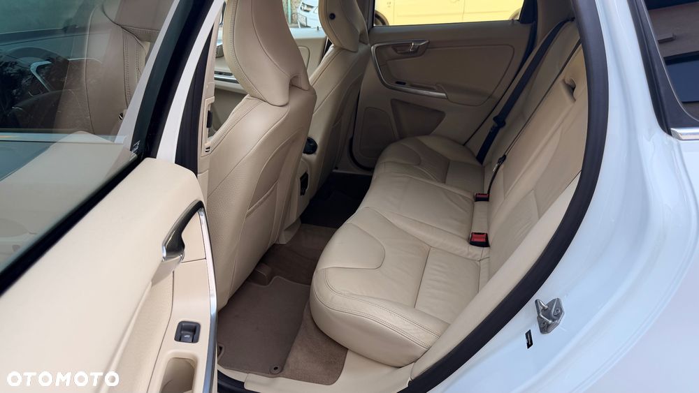 Volvo XC 60 T6 AWD Geartronic Summum - 8