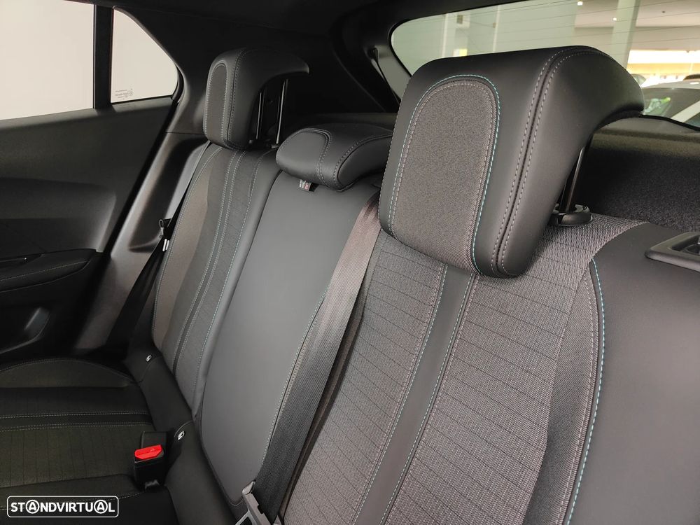 Peugeot 2008 1.2 PureTech Allure - 37
