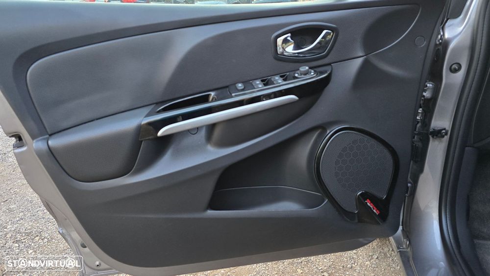 Renault Clio Sport Tourer - 7