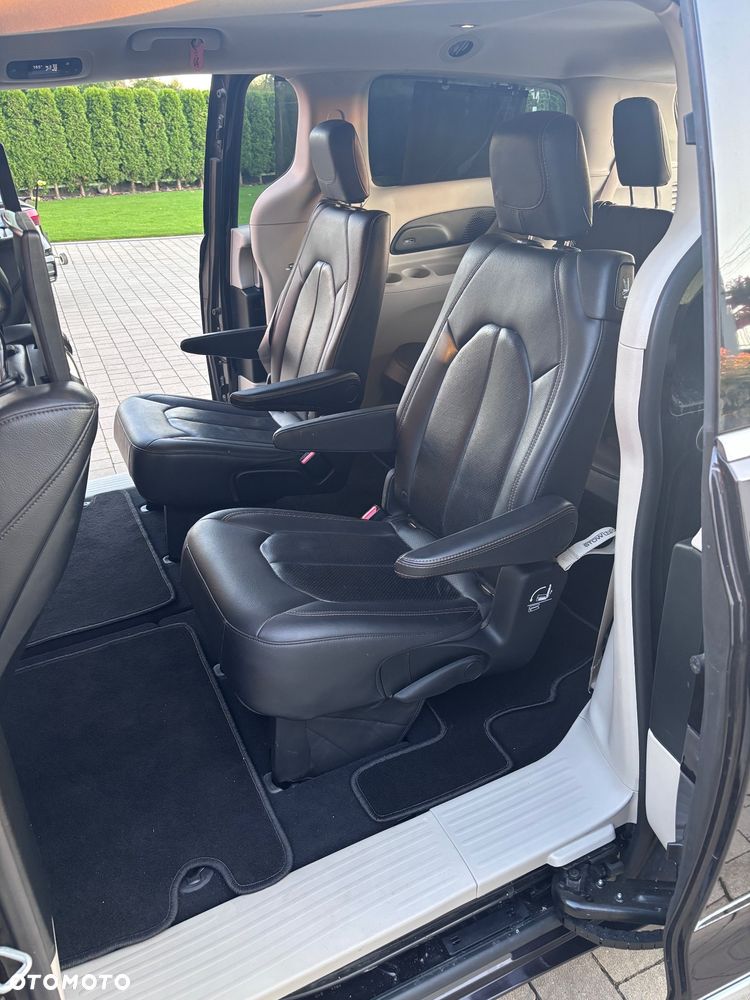 Chrysler Pacifica - 24