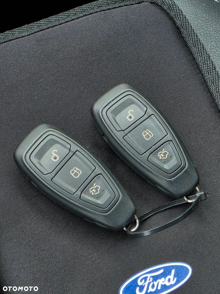 Ford Kuga - 16