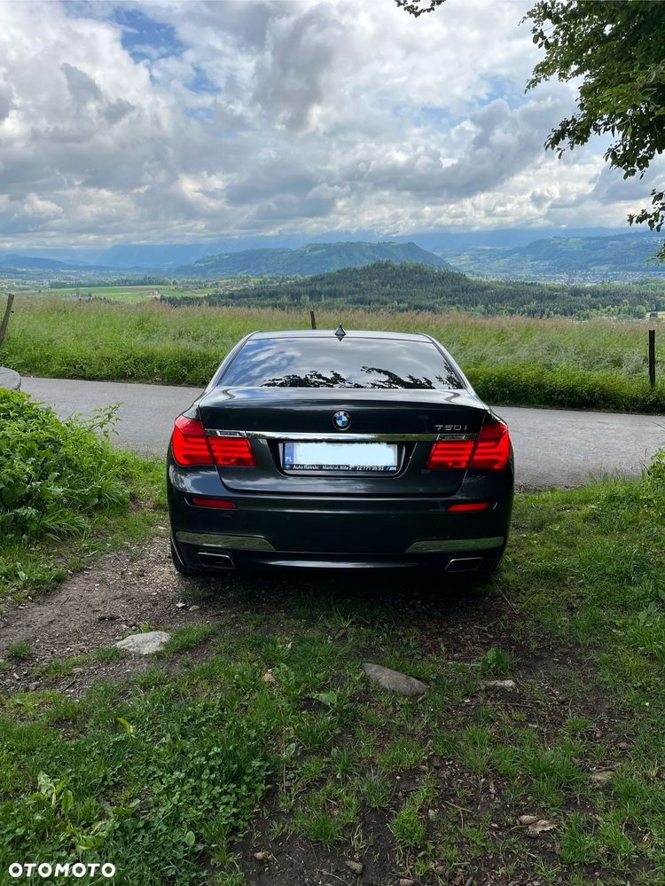 BMW Seria 7 750i xDrive - 12