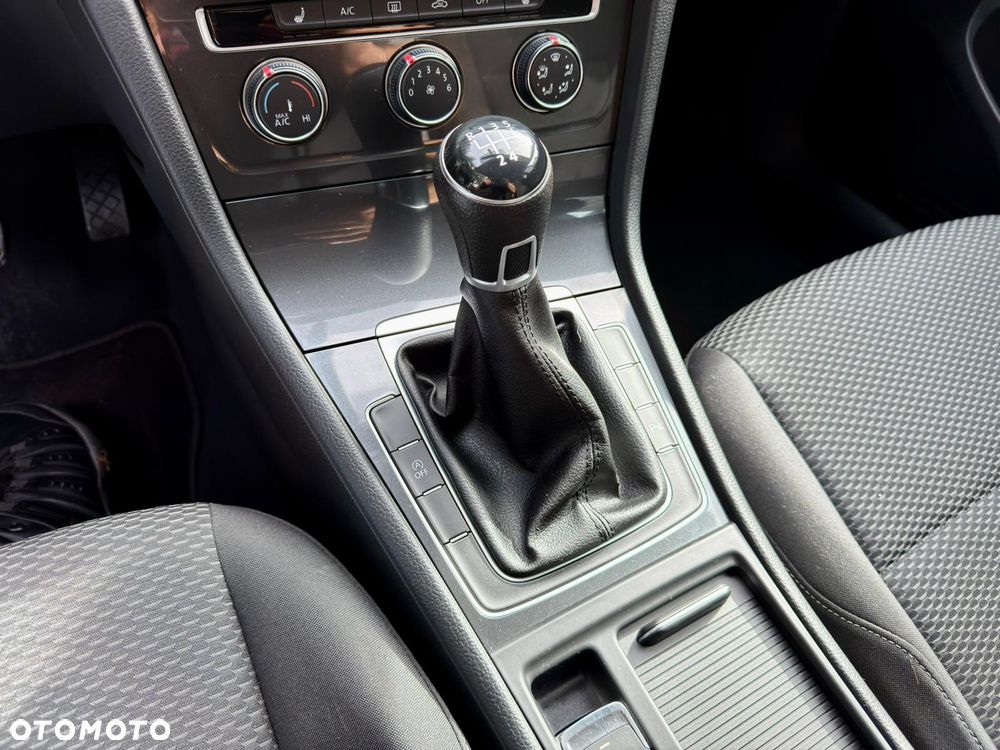 Volkswagen Golf 1.0 TSI BMT Trendline - 22