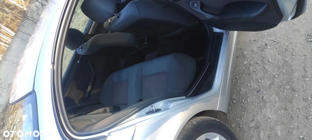 BMW Seria 3 318i - 9