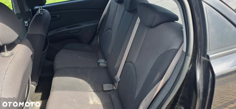 Kia Rio - 8