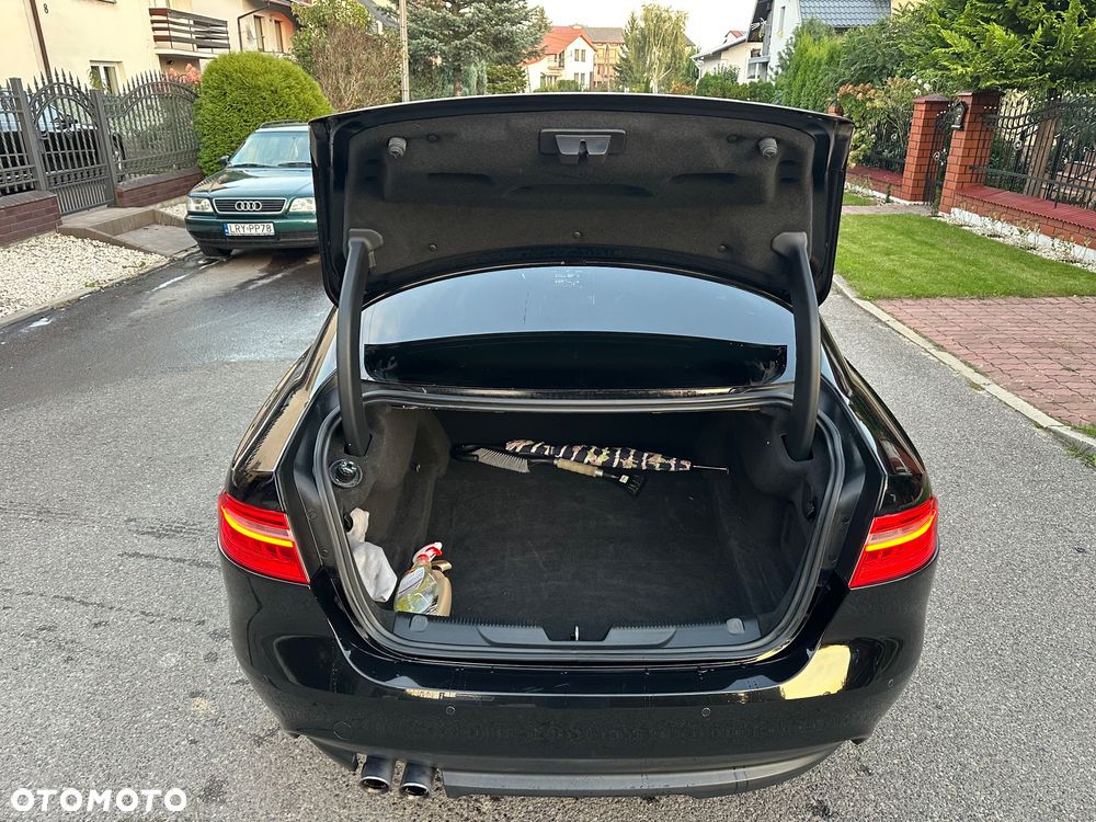 Jaguar XE 2.0 D R-Sport - 26