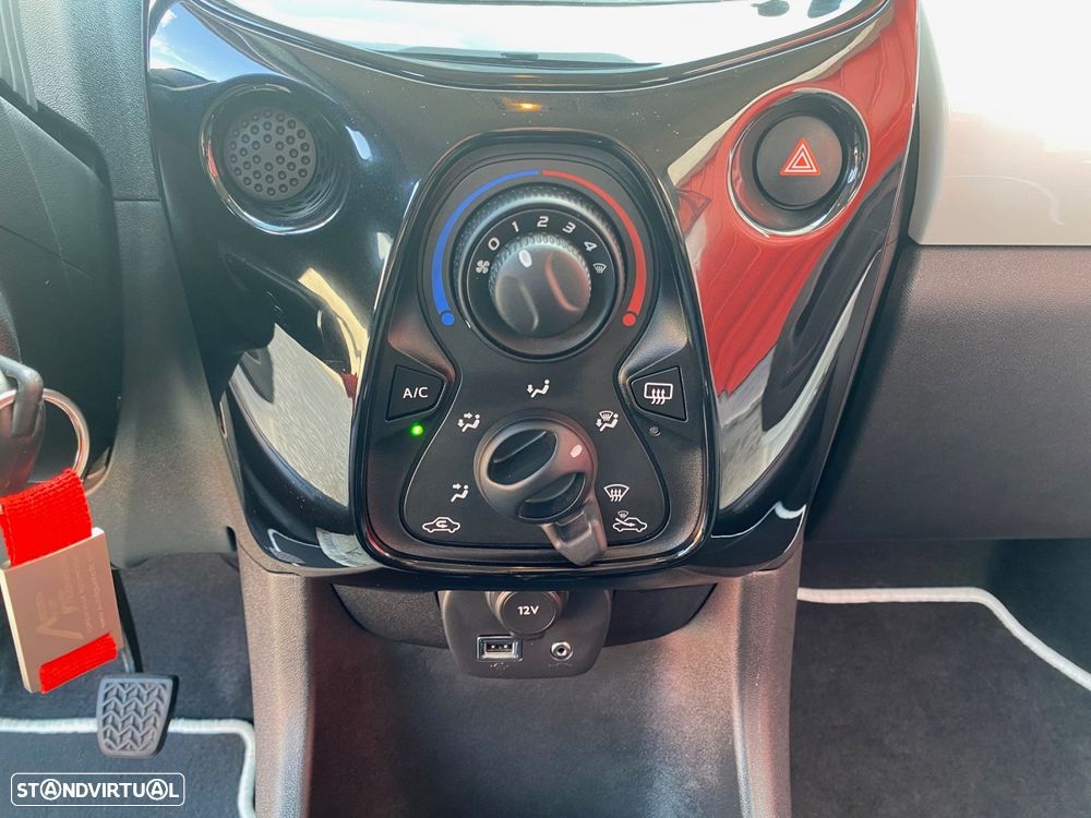 Toyota Aygo 1.0 X-Play Plus MM - 22