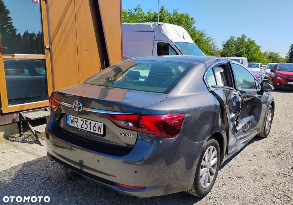Toyota Avensis - 5