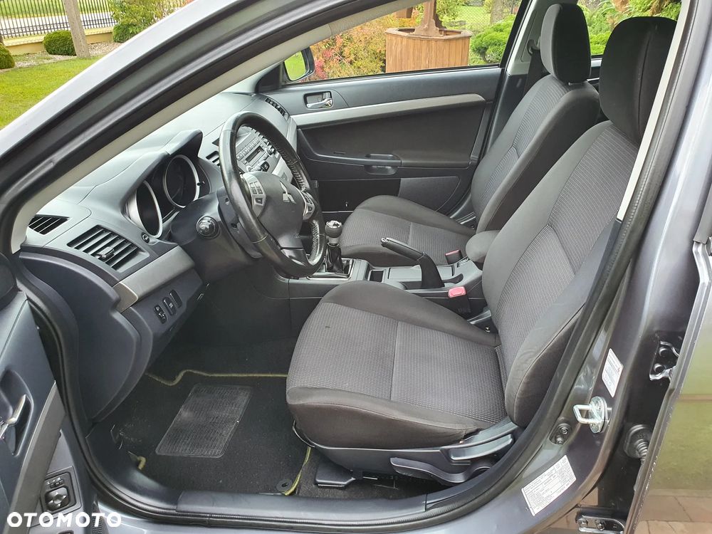 Mitsubishi Lancer 1.8 Invite - 26