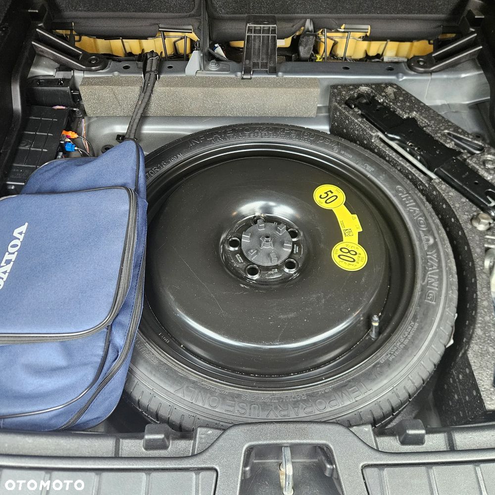 Volvo XC 40 B4 B AWD DKG Momentum Pro - 23