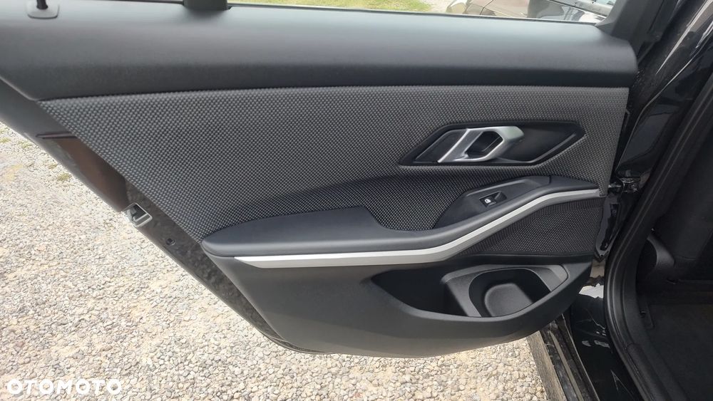 BMW Seria 3 330e Advantage - 30