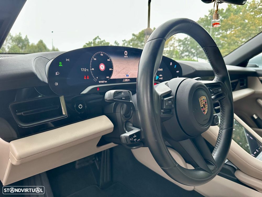 Porsche Taycan Cross Turismo 4 - 10