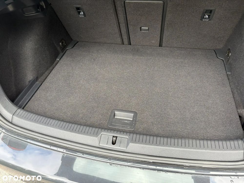 Volkswagen Golf 1.6 TDI BlueMotion Technology Comfortline - 24