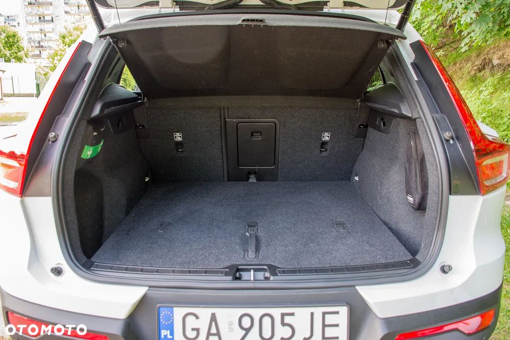 Volvo XC 40 T3 Momentum Pro - 24