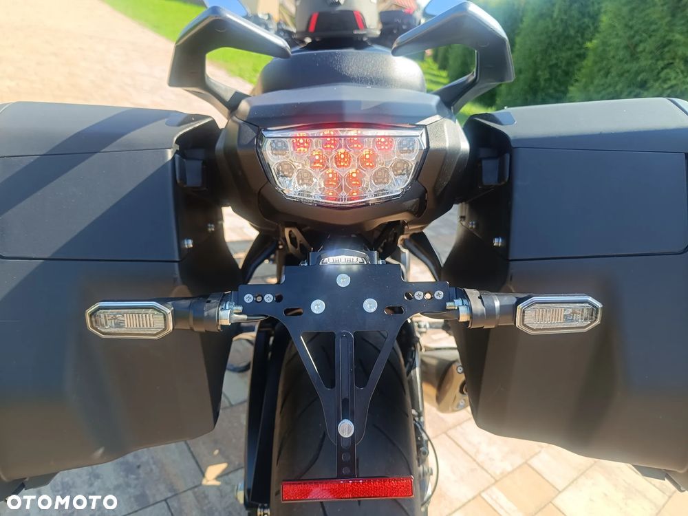 Suzuki GSX 1000 - 25