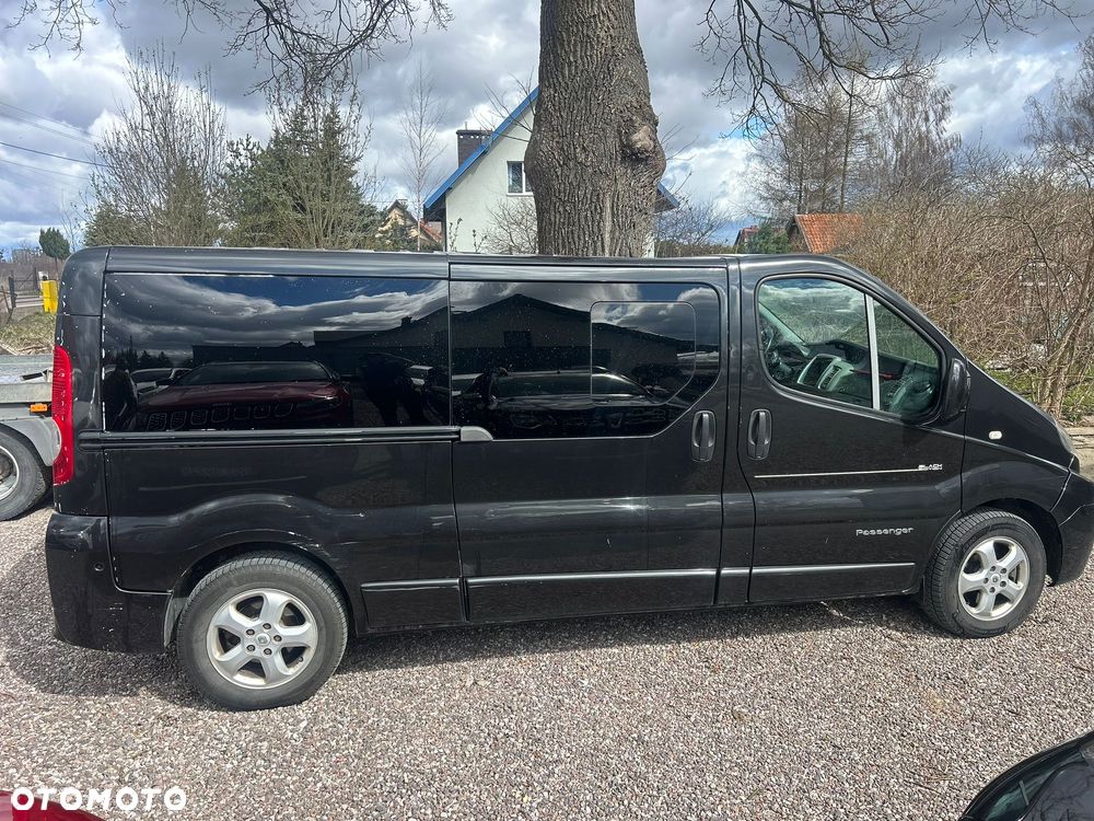 Renault Trafic Grand Passenger Black Edition - 3