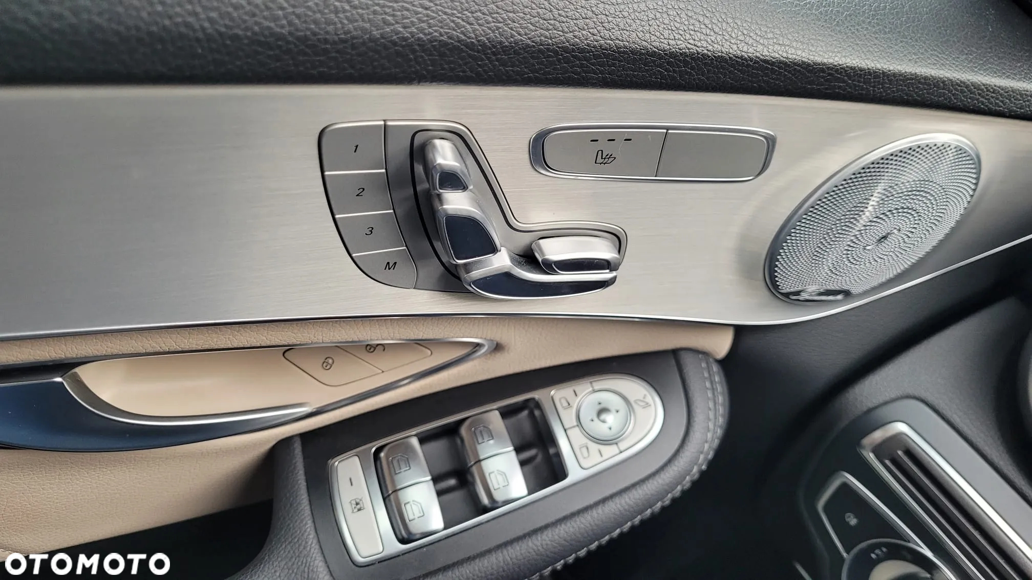 Mercedes-Benz Klasa C 300 4Matic 9G-TRONIC AMG Line - 31
