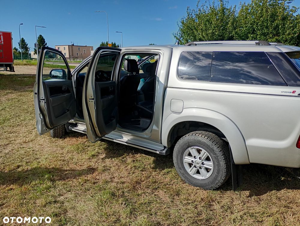 Toyota Hilux 2.5 D-4D DLX - 9