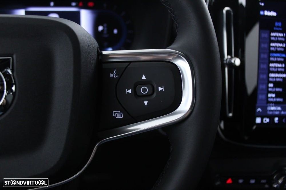 Volvo XC 40 2.0 B3 Plus Dark - 24