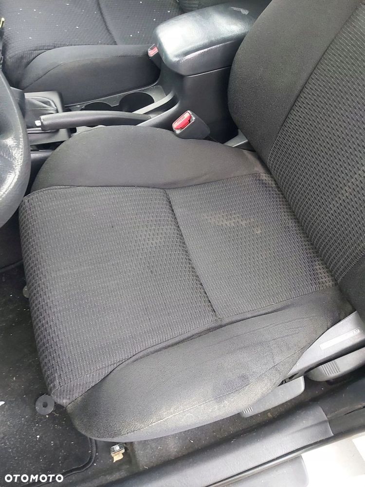 Toyota Corolla E12 fotel lewy przód 5D - 3
