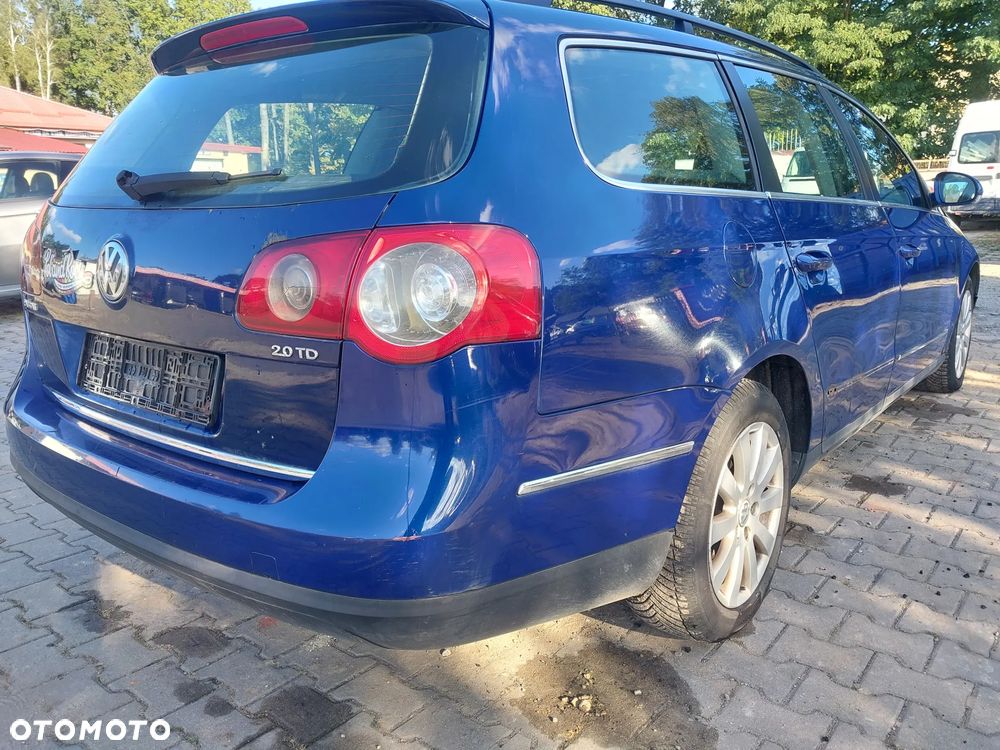 Volkswagen Passat B6 KOMBI silnik kompletny 2.0 TDI 140KM BKP Bmn Bmr Bkd Blb Bre Brf Brd Bsy Byl Bma Bwc skrzynia biegów JLU 6 biegów sprzęgło dwumasa lewarek drzwi prawe lewe przód tył klapa lusterko NIEBIESKI LC5E listwy chrom turbina turbosprężarka pompa maglownica zwrotnica zacisk kokpit panel dekory boczek drzwi tapicerka podsufitka podszybie fotel zestaw startowy sterownik szyba zamek lampa blenda wykładzina alufelgi roleta podłokietnik mechanizm tempomat kolektor osłona dolot tłumik wydech NA CZĘŚCI WSZYSTKIE CZĘŚCI - 12