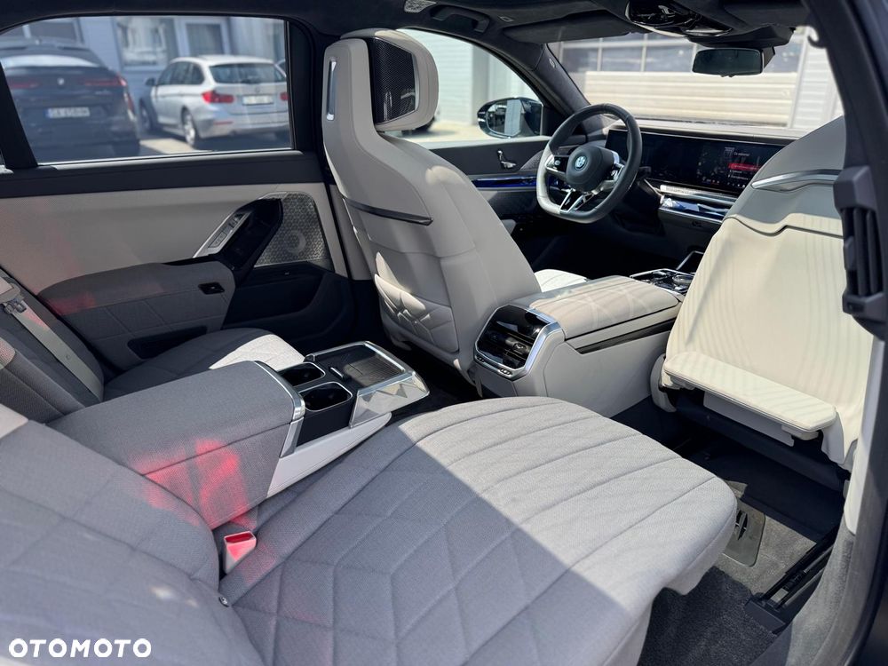 BMW Seria 7 M760e xDrive - 12