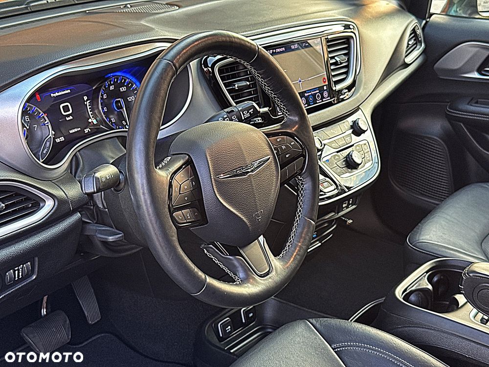 Chrysler Pacifica - 21