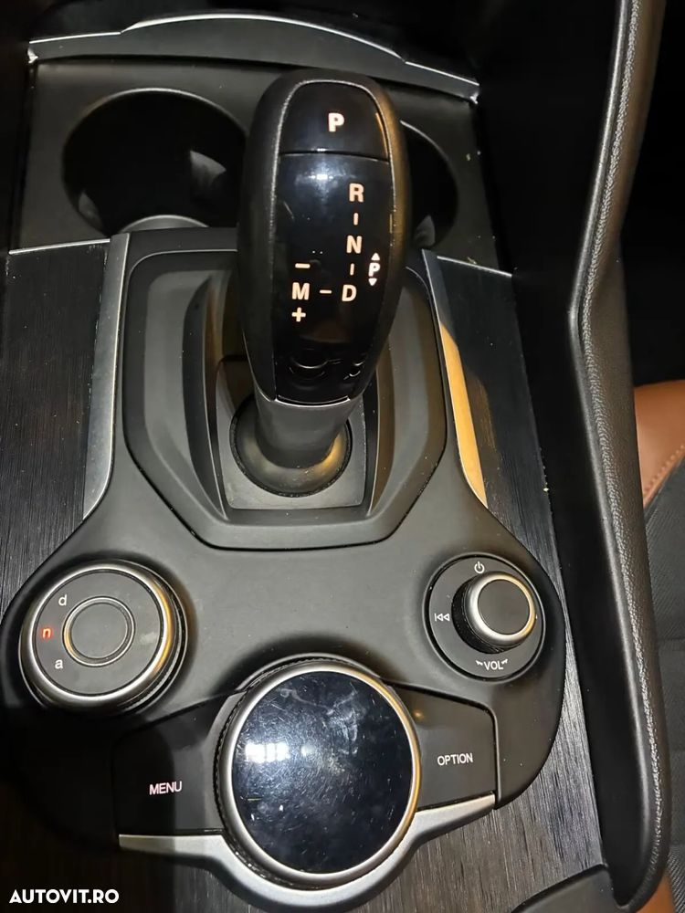 Alfa Romeo Giulia 2.0 Turbo RWD AT8 - 17