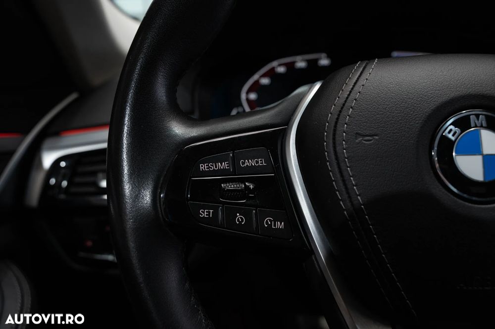 BMW Seria 5 520d Aut. Luxury Line - 24