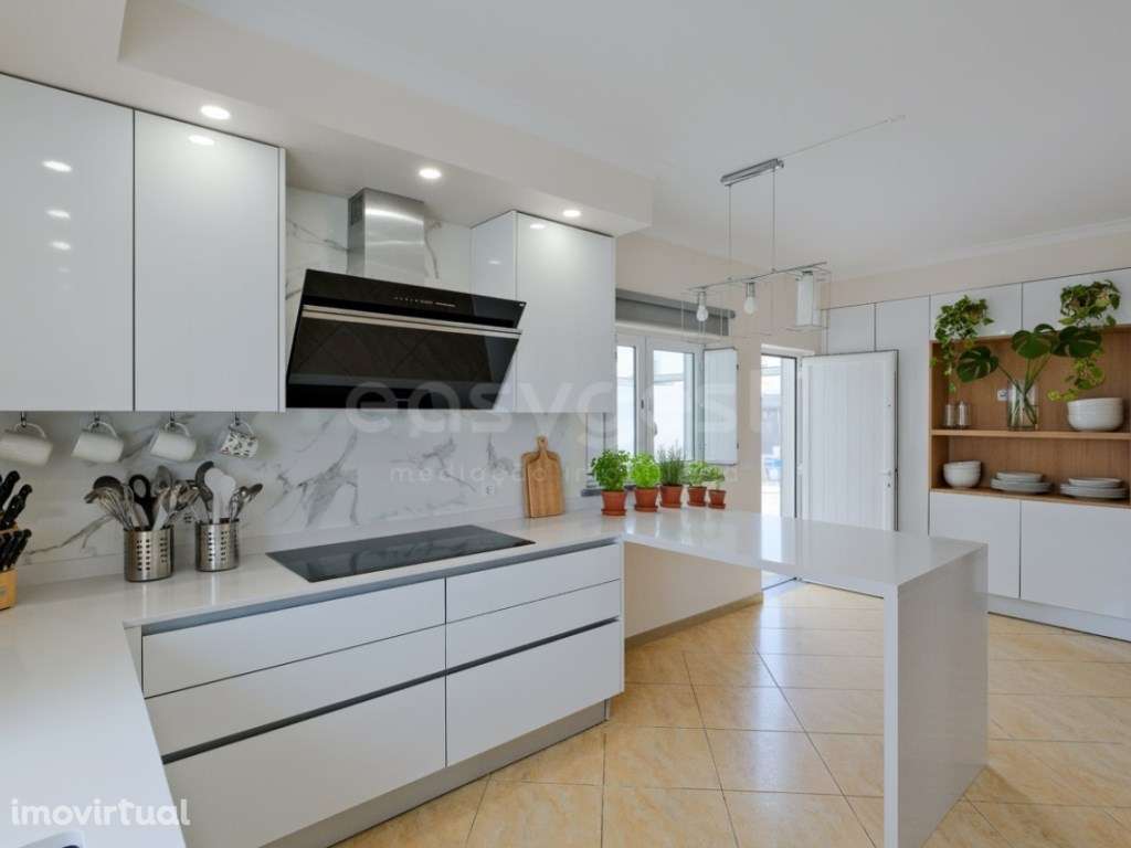 Moradia térrea T4 com piscina em lote de 700 m2 na Quinta do Anjo -... - Grande imagem: 2/60