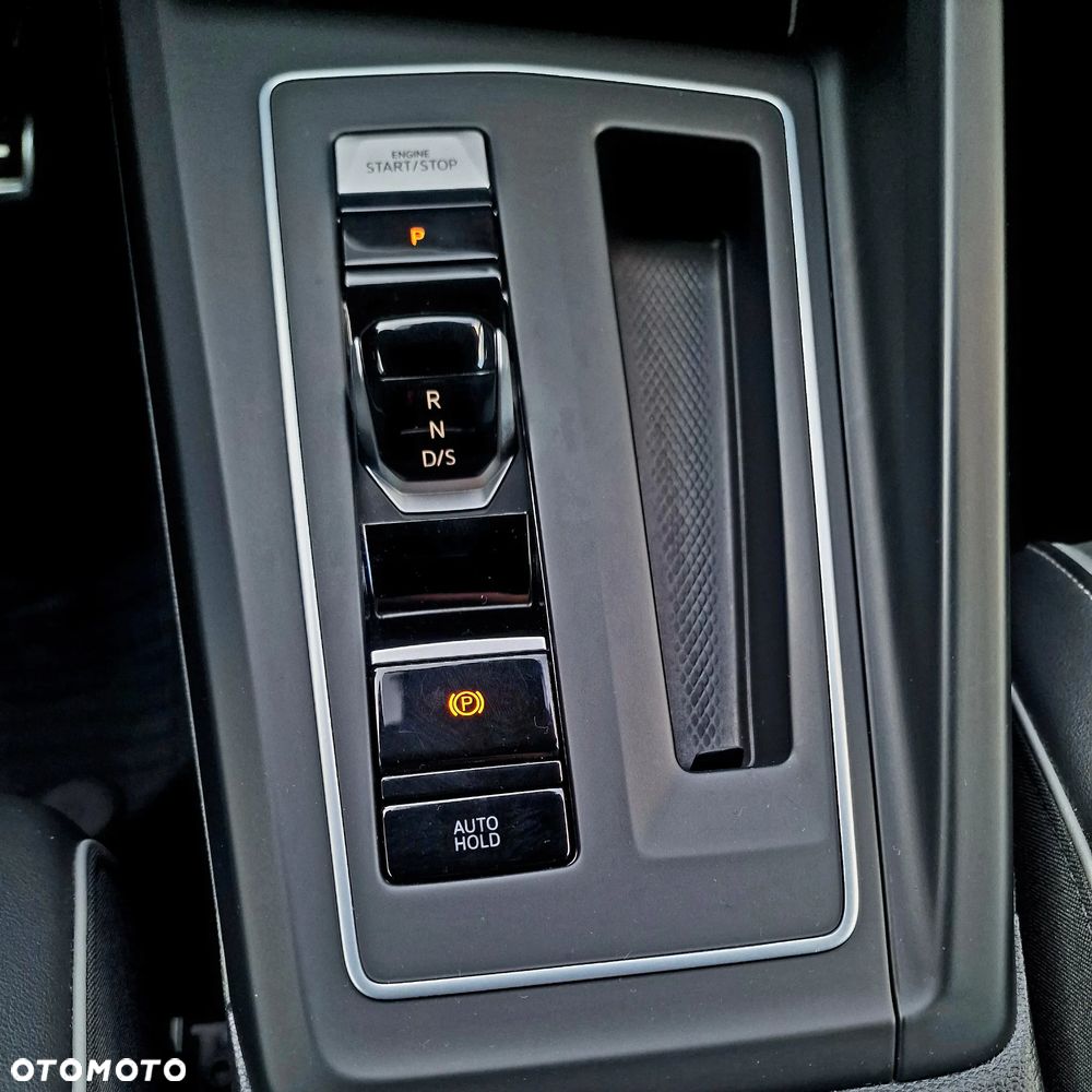 Volkswagen Golf 1.5 eTSI EVO R-Line DSG - 19