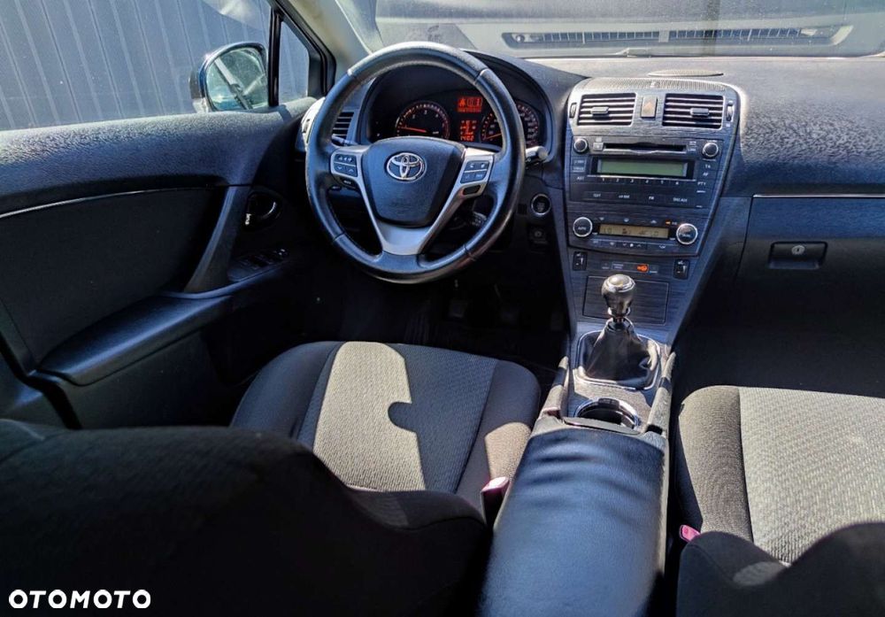 Toyota Avensis - 18