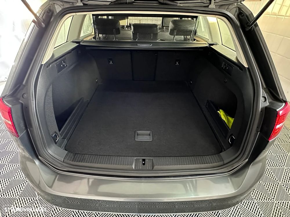 VW Passat Variant 2.0 TDI Highline DSG - 11