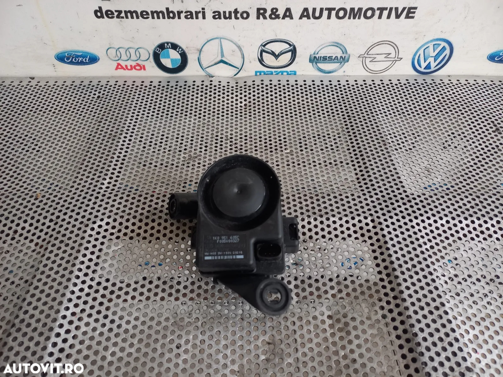 Sirena Alarma Audi A6 4G C7 An 2011-2012-2013-2014-2015-2016-2017-2018 - Dezmembrari Arad - 2