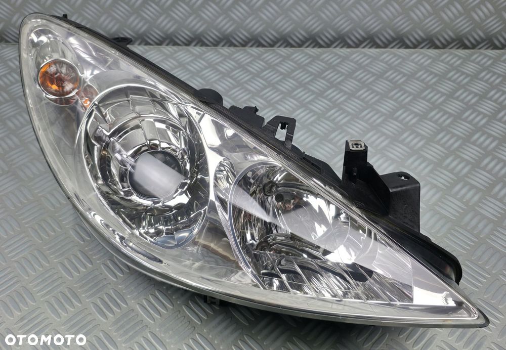 reflektor lampa prawa prawy przód przednia PEUGEOT 307 LIFT HB SW EUROPA - 2