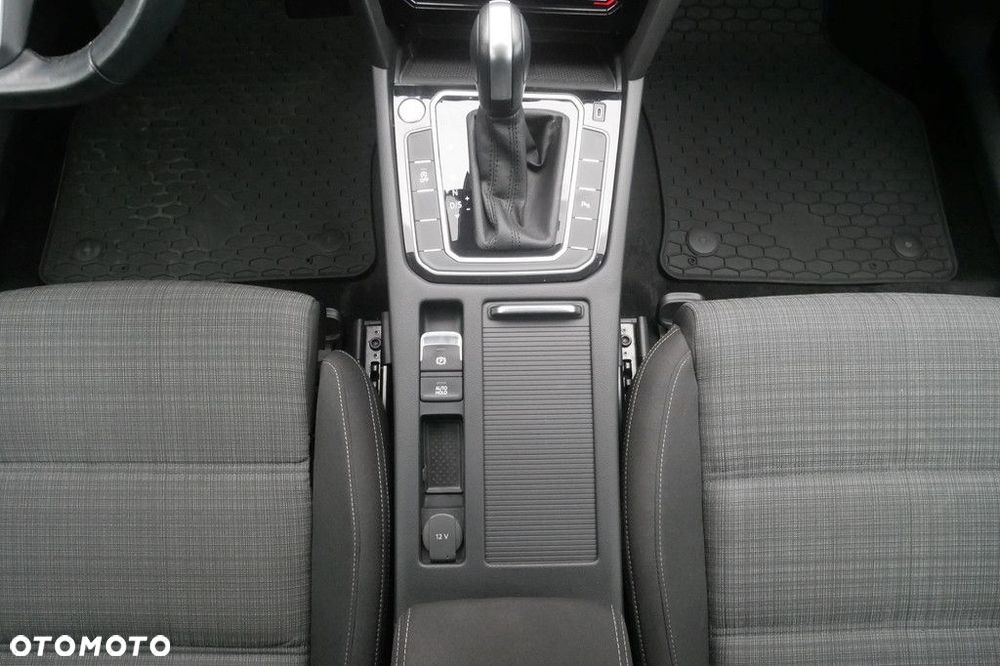 Volkswagen Passat Variant 2.0 TSI Business DSG - 11