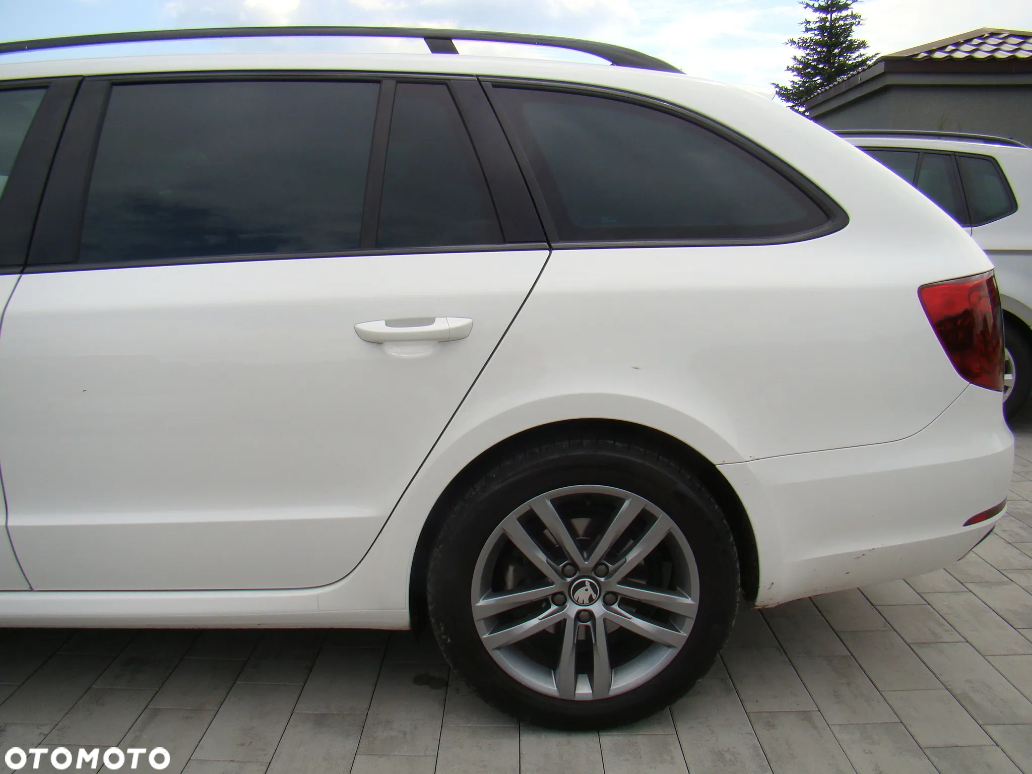 Skoda Superb 2.0 TDI Ambition DSG - 8