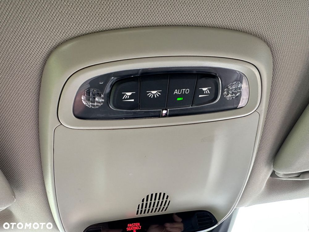 Volvo V40 D2 Momentum - 36