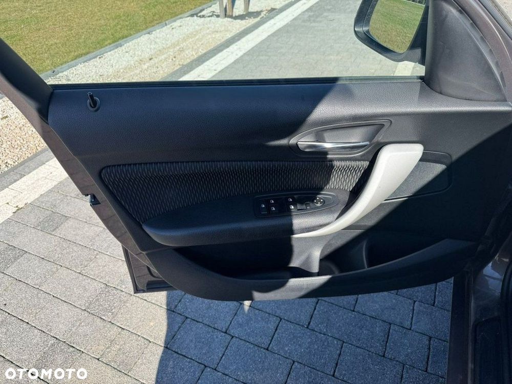 BMW Seria 1 116d - 14