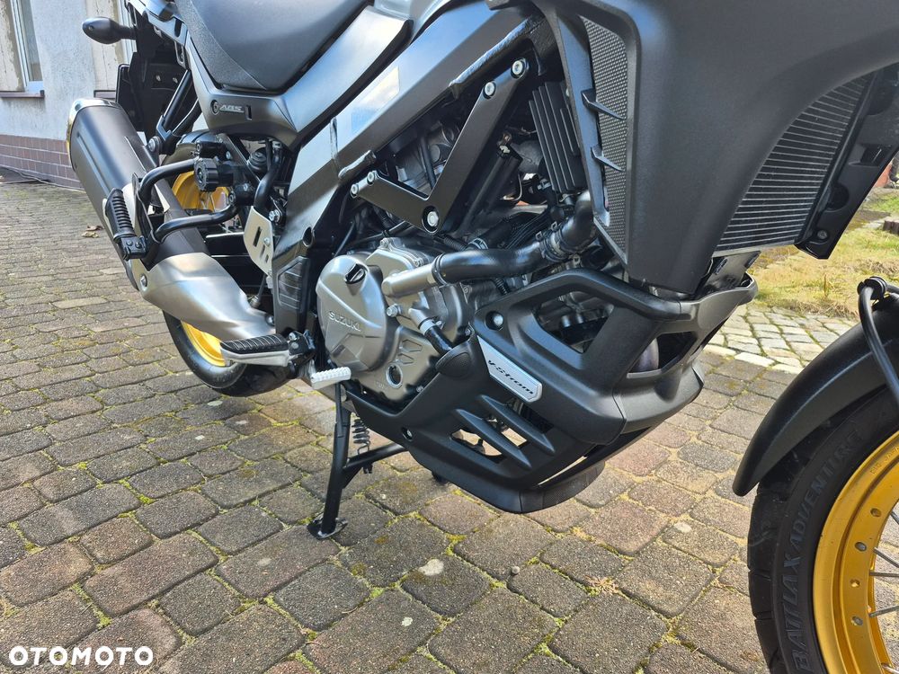 Suzuki V-STROM - 10