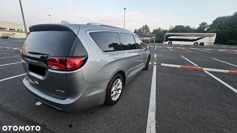 Chrysler Pacifica - 6