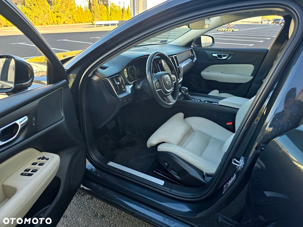 Volvo V60 T4 Momentum Pro - 13